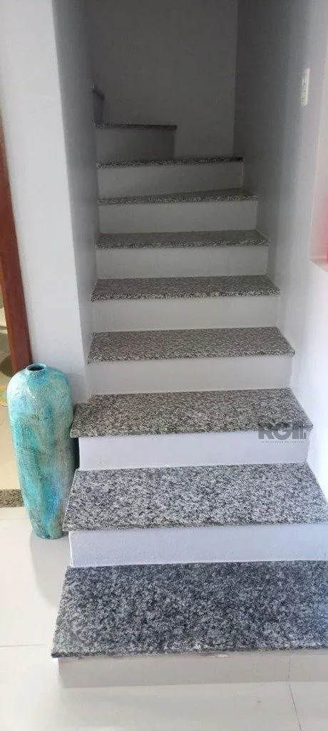Imagem Casa com 2 dormitórios no bairro Hípica