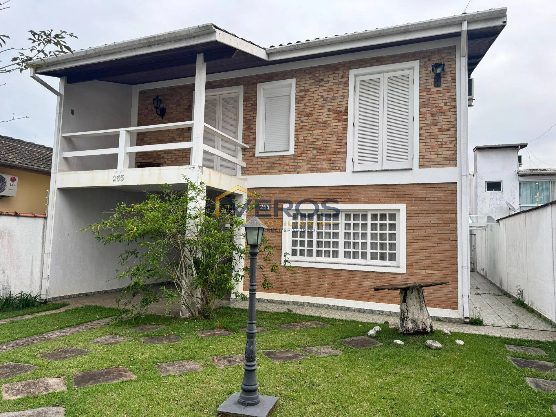 Foto do imóvel Casa à venda na Martim de Sá, a apenas 250 metros da praia