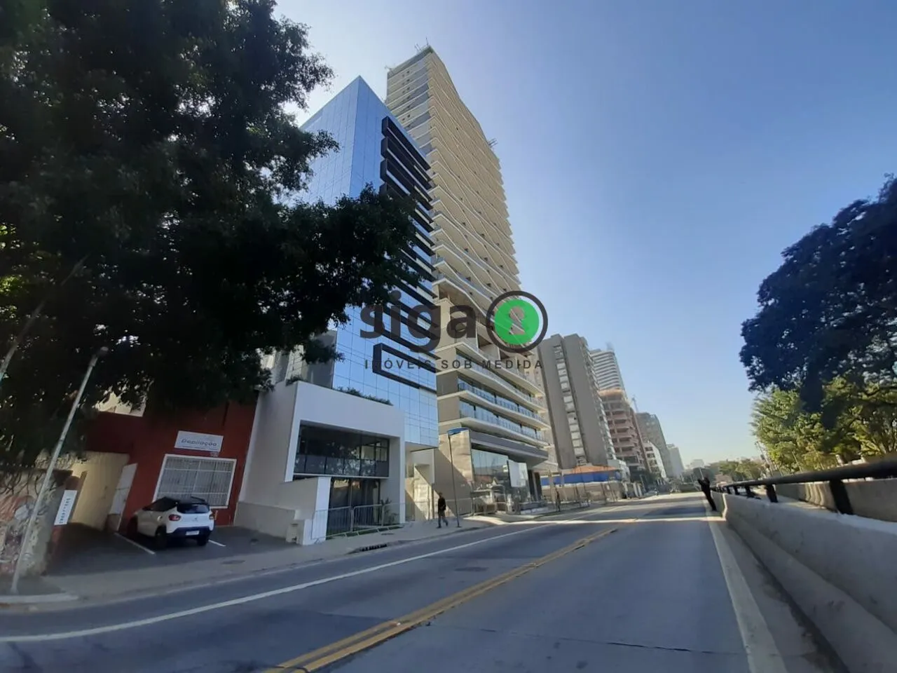 Imagem Casa Comercial para locação em Pinheiros, na Av Rebouças, com 280m²AU, com 3 salas, 8 vagas