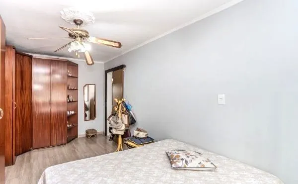 Imagem Prédio Comercial no Passo D'areia com 8 dormitórios e 8 vagas
