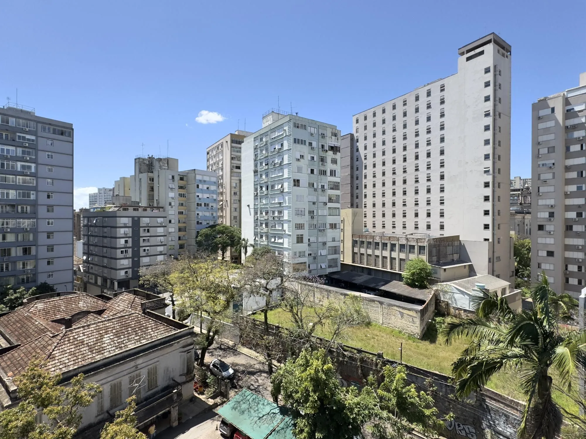 Imagem Apartamento mobiliado de 71m², com 2 dormitórios, sendo 1 suíte e vaga no Centro