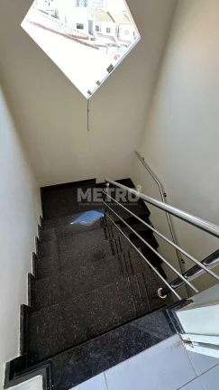 Imagem Casa ampla, com 400m de área construída, 3 4, sendo 01 suíte, 01 escritório, no