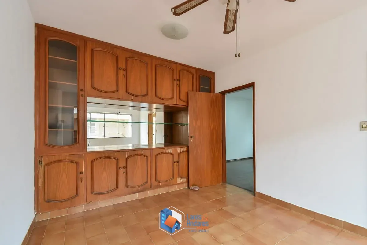 Imagem Sobrado para venda em Planalto Paulista com 4 quartos, sendo 2 suítes, 331m²