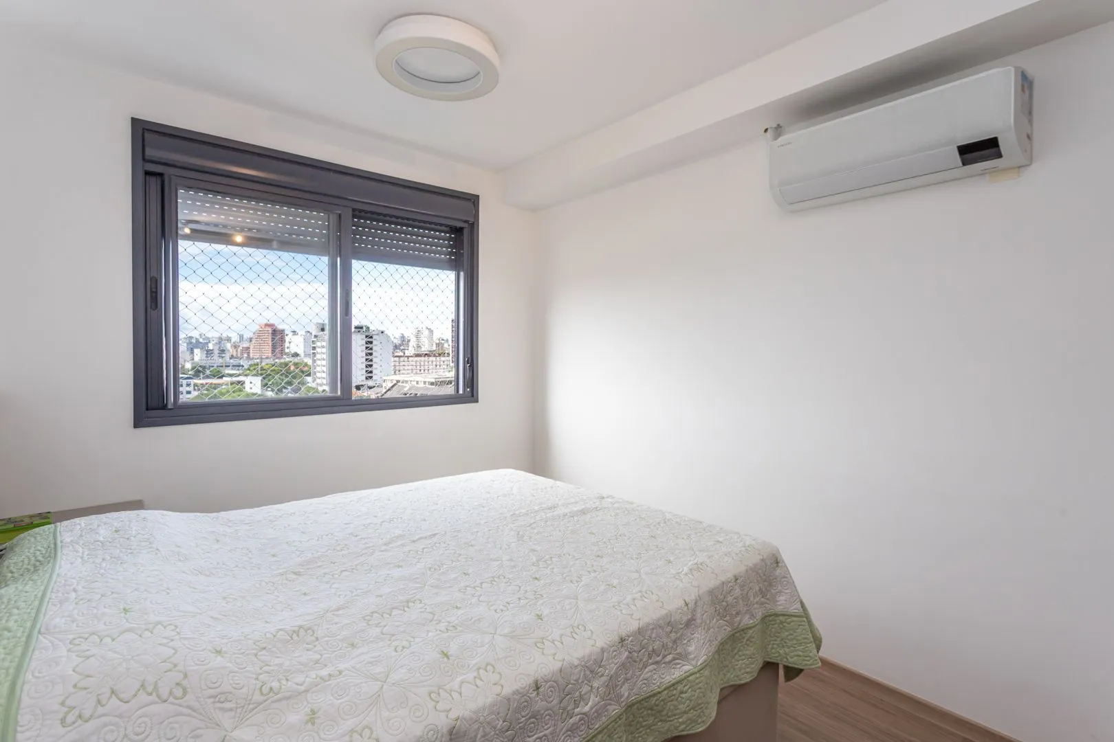 Imagem Apartamento 02 dormit com suíte e 01 vaga, no bairro Azenha, em Porto Alegre.