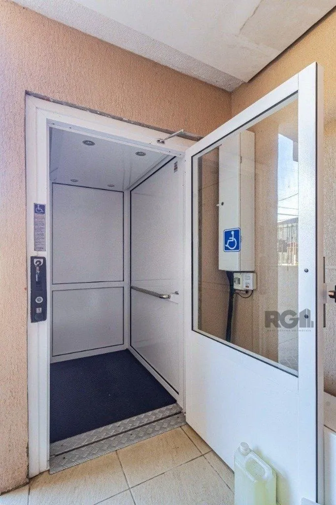 Imagem Casa de 3 dormitórios no bairro Cavalhada