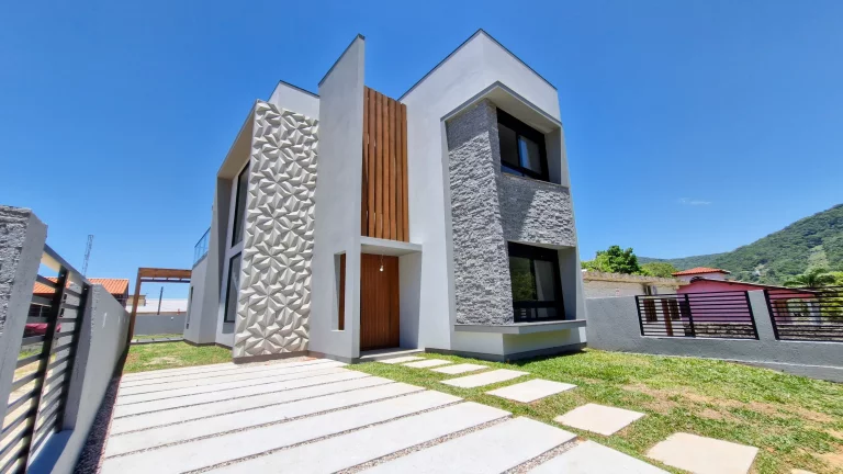 Imagem Espetacular Casa à Venda na Praia do Siriú em Garopaba: Seu Paraíso à Beira-Mar!