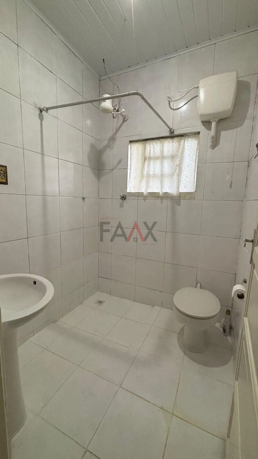 Imagem Casa Aconchegante de Madeira com Terreno à Venda - Santana, Guarapuava - PR