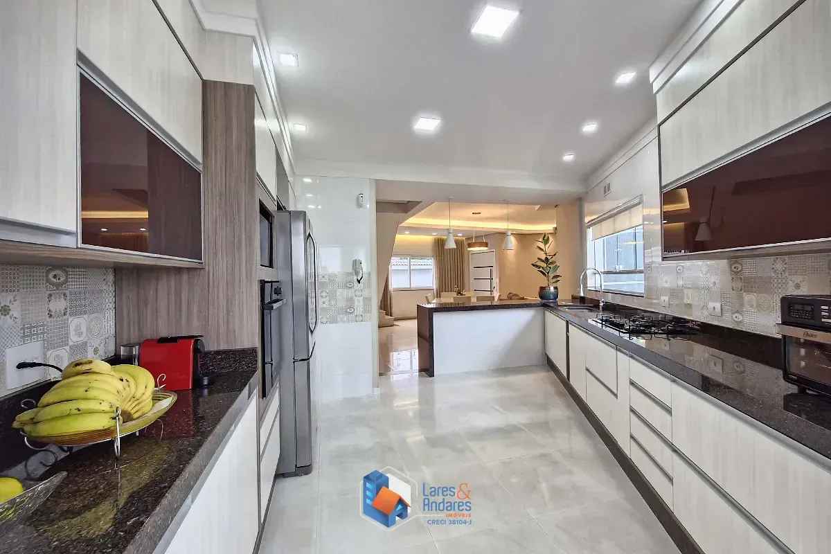 Imagem Sobrado para venda em Tucuruvi com 5 quartos, sendo 5 suítes, 382m²