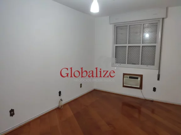 Imagem Apartamento à venda próximo a praia com 2 dormitórios e 1 vaga no bairro do Gonzaga em Santos por R$ 740.000,00