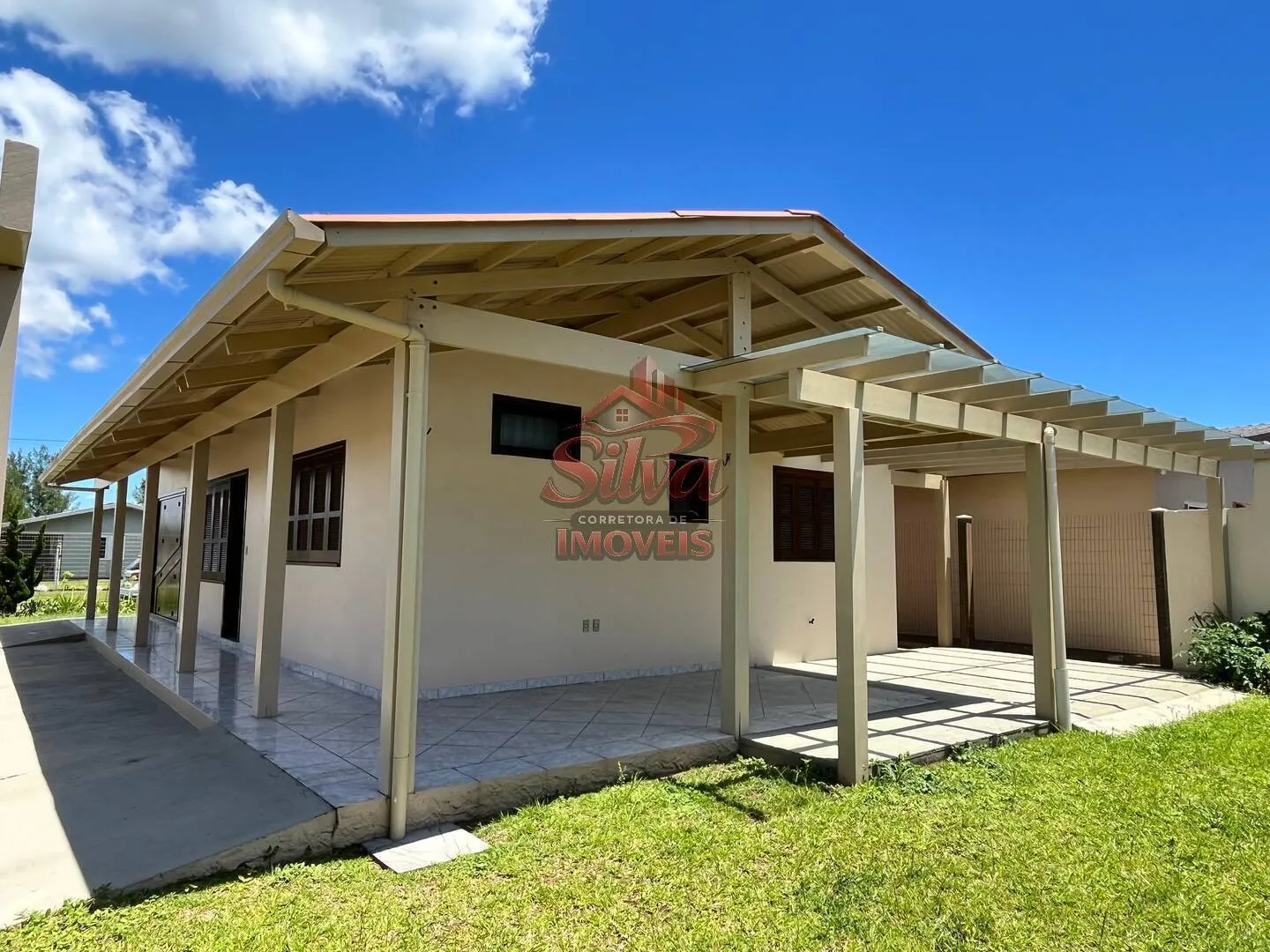 Casa de esquina próxima do mar à venda em Imbé RS