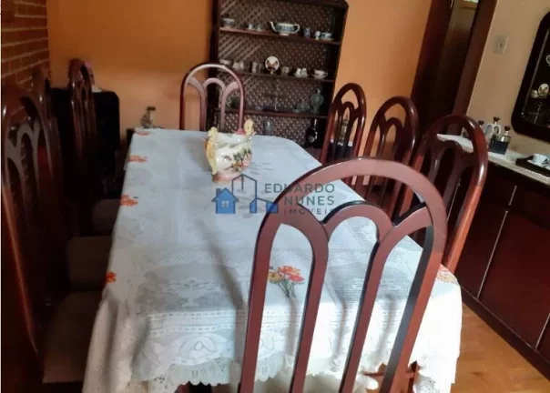Imagem CASA COM 04 QUARTOS, 03 VAGAS, RUA PLANA NA SERRA