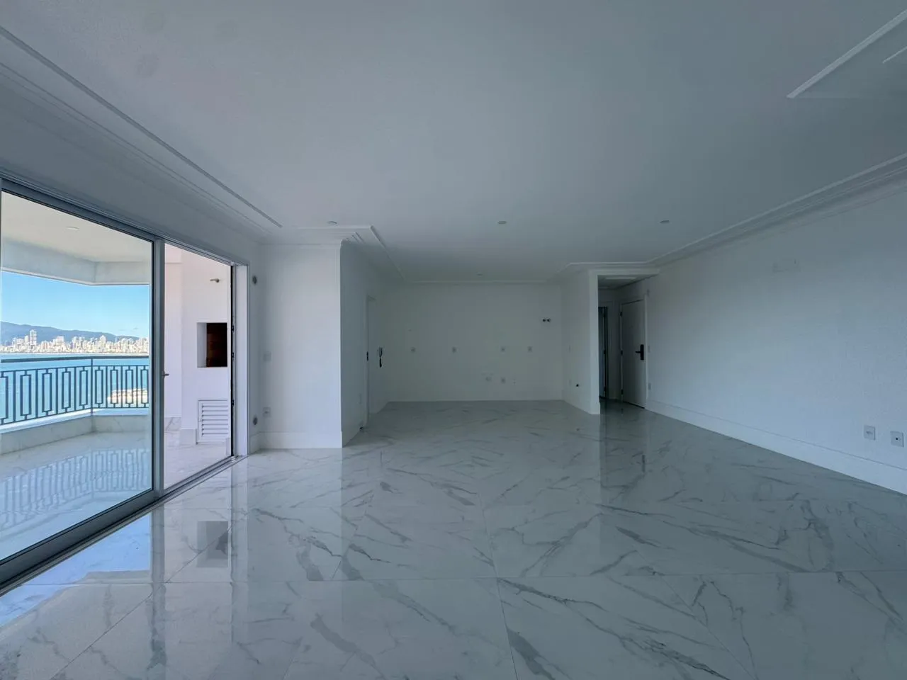 Imagem Apartamento com vista para o mar à venda com 190m2 por R$ 3.200.000,00
