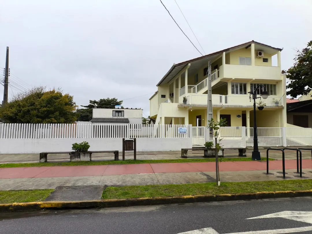 Imagem Imóvel à Venda em Itapoá-SC, Bairro Itapema do Norte - Prédio com 03 Apartamentos Mobiliados