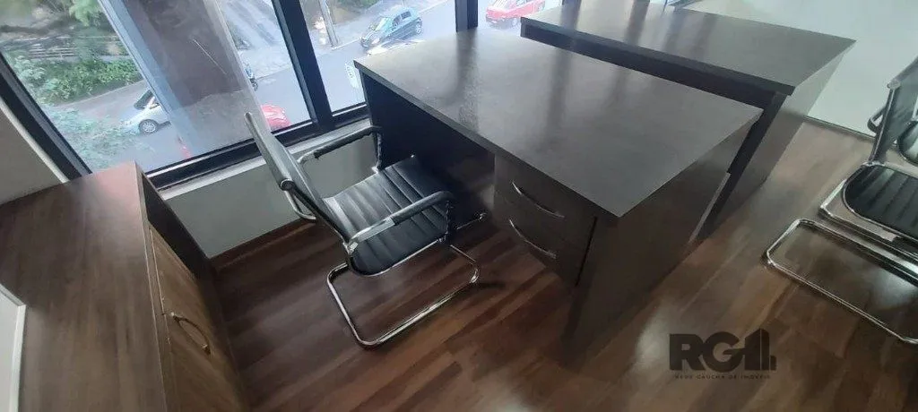 Imagem Loja com 113m² de área privativa no Bairro Três Figueiras
