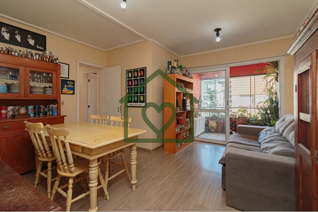 Apartamento com 84m² privativos, três dormitórios (sendo uma suíte), dois banheiros, sacada com ...