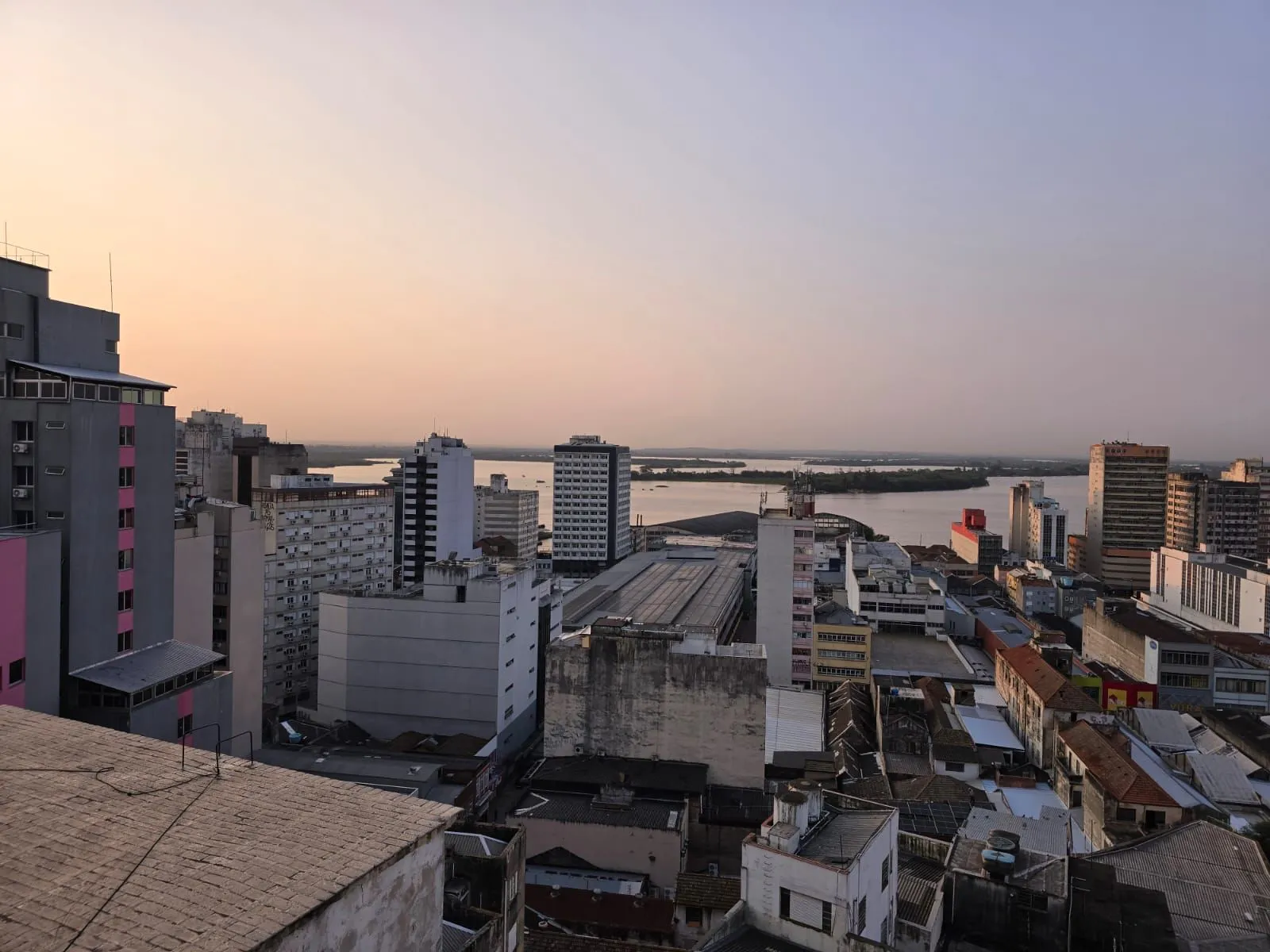 Imagem Flat à venda em Porto Alegre, Centro Histórico, com 1 quarto, 30m2