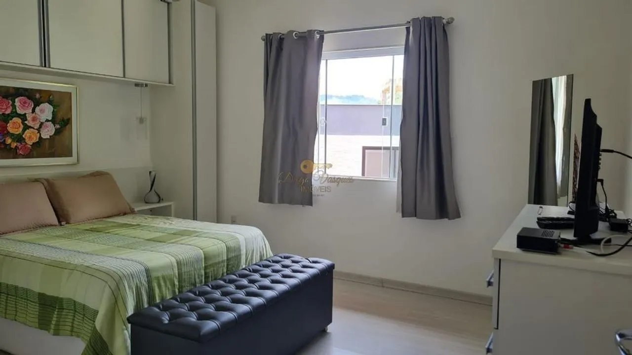 Imagem Casa em Condomínio para Venda em Teresópolis / RJ no bairro Vale Alpino
