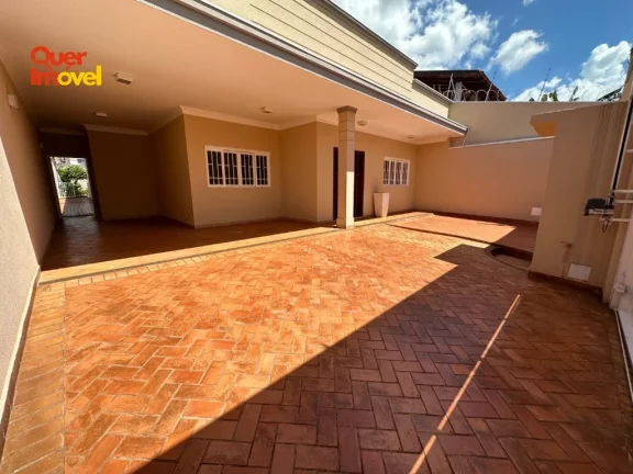 Imagem Oportunidade Imperdível de Casa à Venda no Jardim Antártica, Ribeirão Preto-SP! 5 quartos, 3 suítes, 3 salas, 4 banheiros, 5 vagas de garagem e 324,00 m² de área. Permuta e Financiamento. Quer Imóvel Negócios Imobiliários.