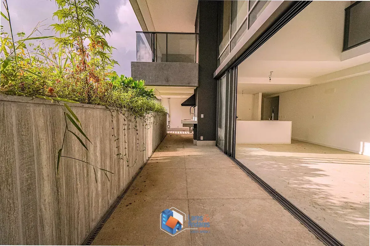 Imagem Duplex para venda em Jardim Fonte do Morumbi com 4 quartos, sendo 4 suítes, 325m²