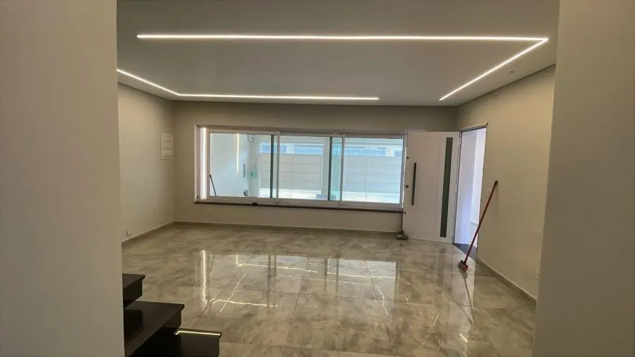 Imagem Sobrado amplo, com 3 dormitórios, sala, cozinha, banheiro.