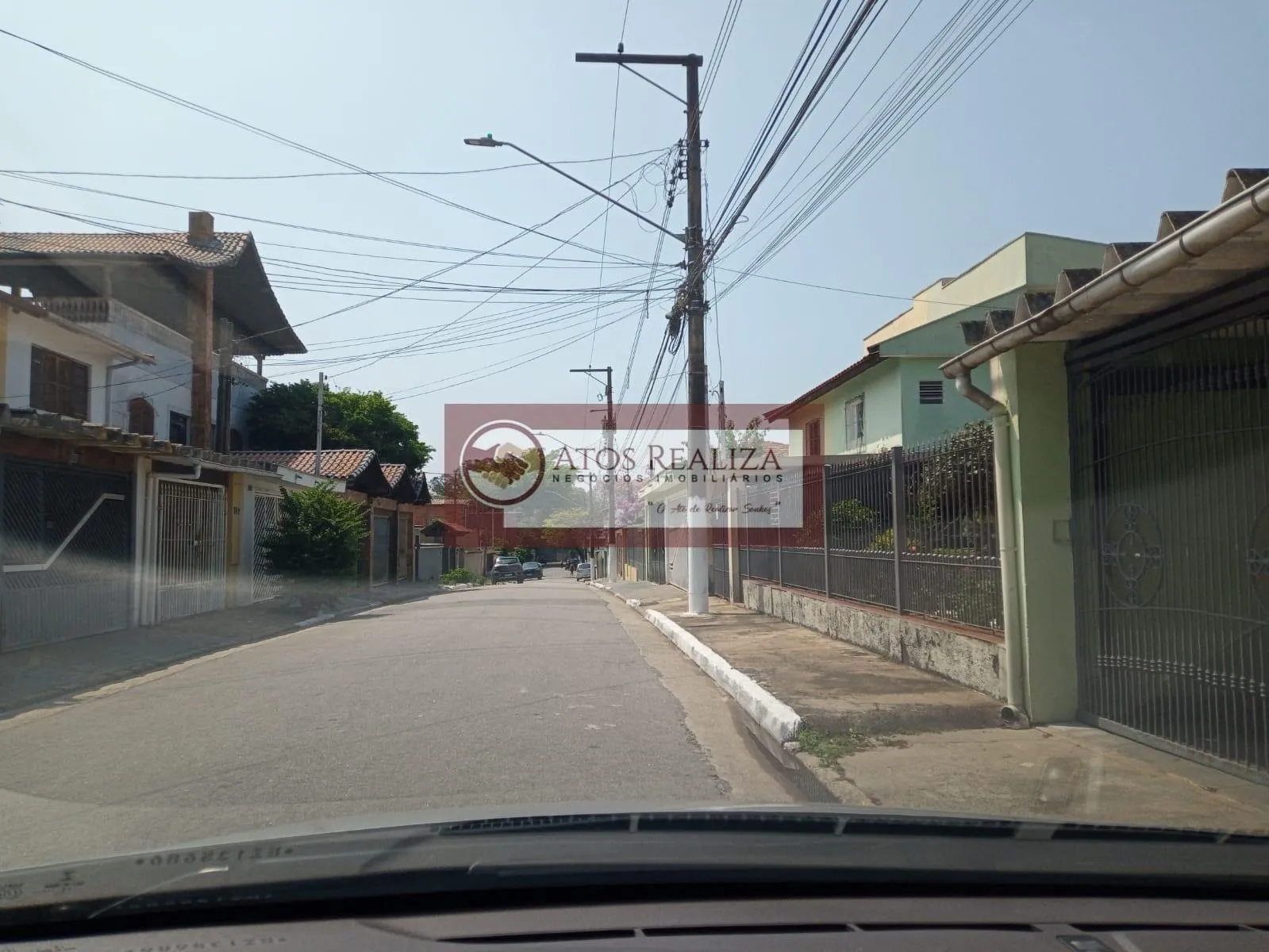 Imagem Oportunidade a venda no Bairro de Veleiros. Vendo excelente casa com Edícula em Veleiros, são 250m² de área, com 3 dormitórios, sendo 1 Suíte, sala, Cozinha, área de lavanderia, área de churrasqueira com banheiro, edícula com 2 cômodos e banheiro, maís um
