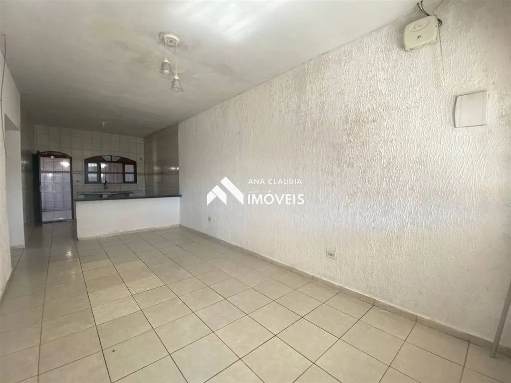 Imagem Casa a Venda Lote inteiro com picina.