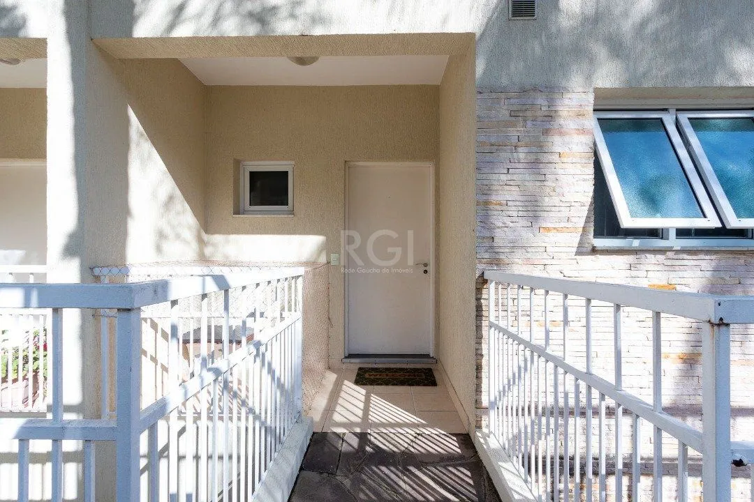 Imagem Casa Condominio para Venda - 245.29m², 3 dormitórios, sendo 1 suites, 2 vagas - Pedra Redonda