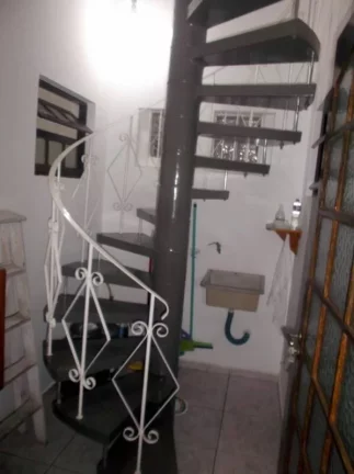 Imagem CASA COM 4 DORMITORIOS (1 SUITES)