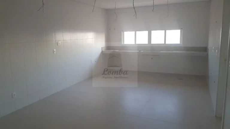 Imagem Luxuosa Mansão suspensa à venda em condomínio - 5 quartos, 5 suítes, 3 salas, 7 banheiros, 4 vagas, 440,65m² - Cuiabá-MT, Jardim Florianópolis.