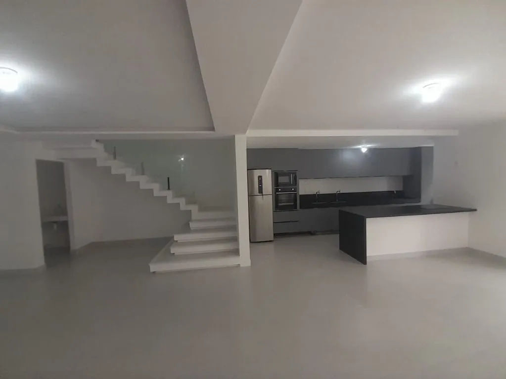 Imagem Casa de alto padrão em Intermares com 3 suítes, área gourmet, condomínio completo e excelente localização.