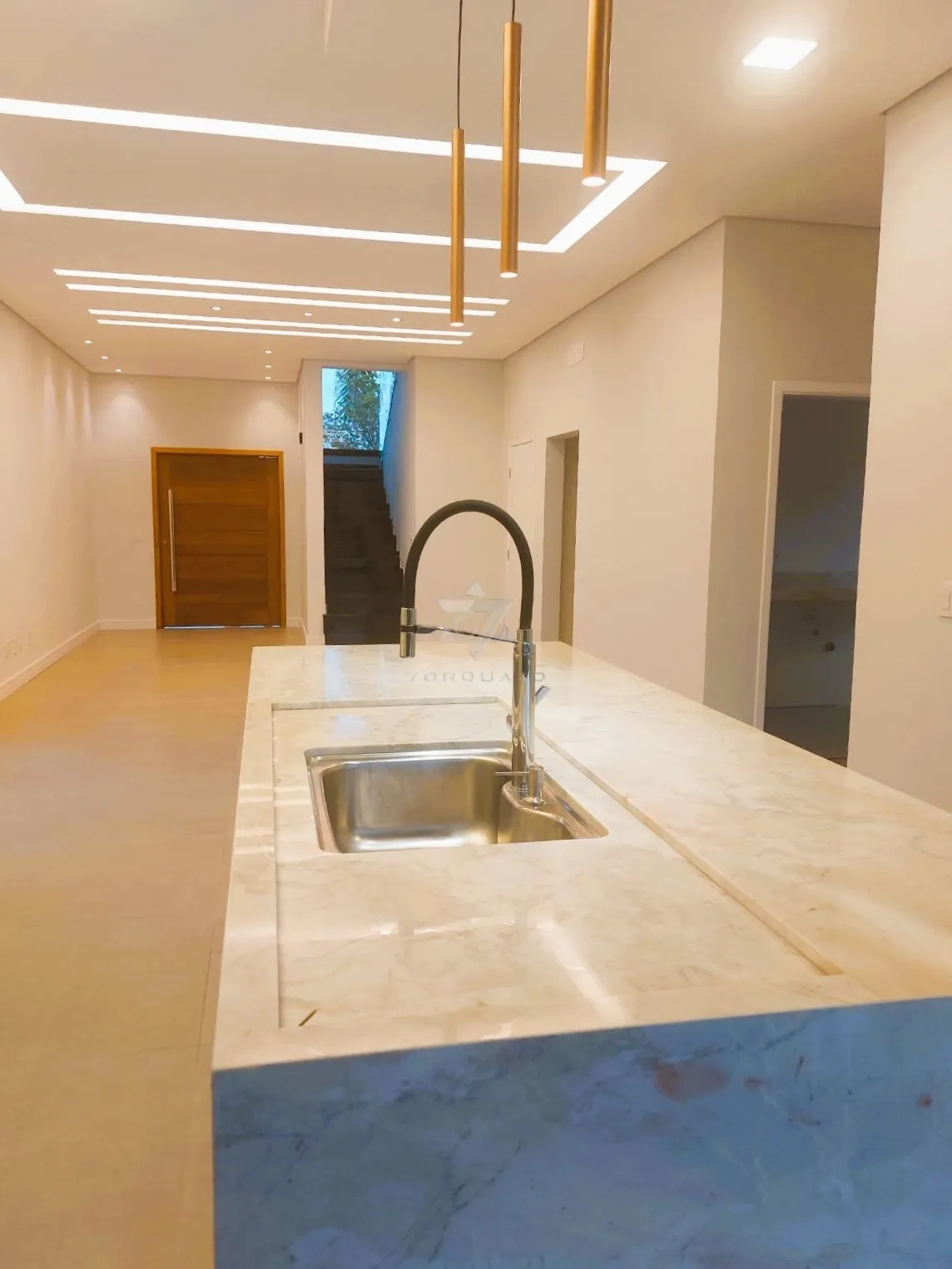 Imagem Sofisticação e Conforto: Sobrado no Residencial Lago Azul