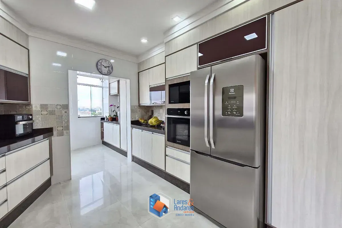 Imagem Sobrado para venda em Tucuruvi com 5 quartos, sendo 5 suítes, 382m²