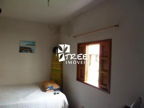 Imagem VENDA DE SOBRADO NO BARBOSAS, EM ARUJÁ/SP, 300m² com 3 quartos, suíte, varanda, quintal amplo e garagem coberta para 2 autos. CONSULTE-NOS.