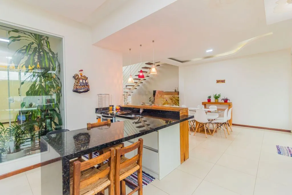 Imagem Casa em Condomínio 3 dorms à venda Avenida Juca Batista, Hípica - Porto Alegre