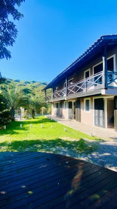 Imagem Pousada Comercial à Venda em Garopaba-SC: 3 Quartos, 4 Banheiros, 5 Vagas, 230m² - Não Perca!