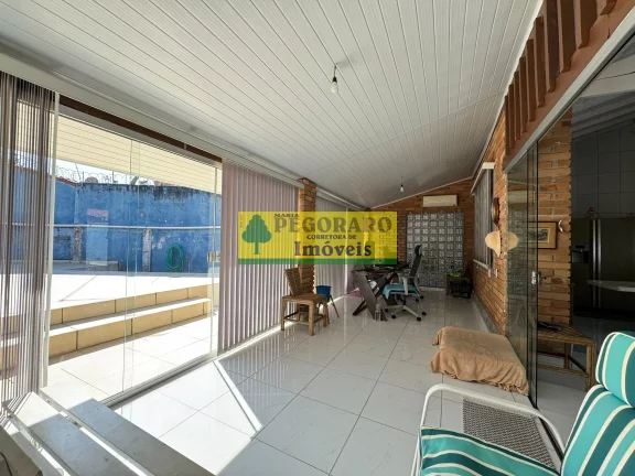 Imagem Maravilhosa Casa à Venda na Martim de Sá - 4 Quartos, 2 Suítes, 3 Salas, 2 Banheiros, 12 Vagas de Garagem, 230 m²!