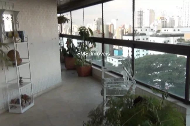 Imagem Luxuoso apartamento à venda em São Paulo-SP, no Pacaembu, com 4 quartos, 4 suítes, 6 salas, 6 banheiros, 4 vagas e 390m².