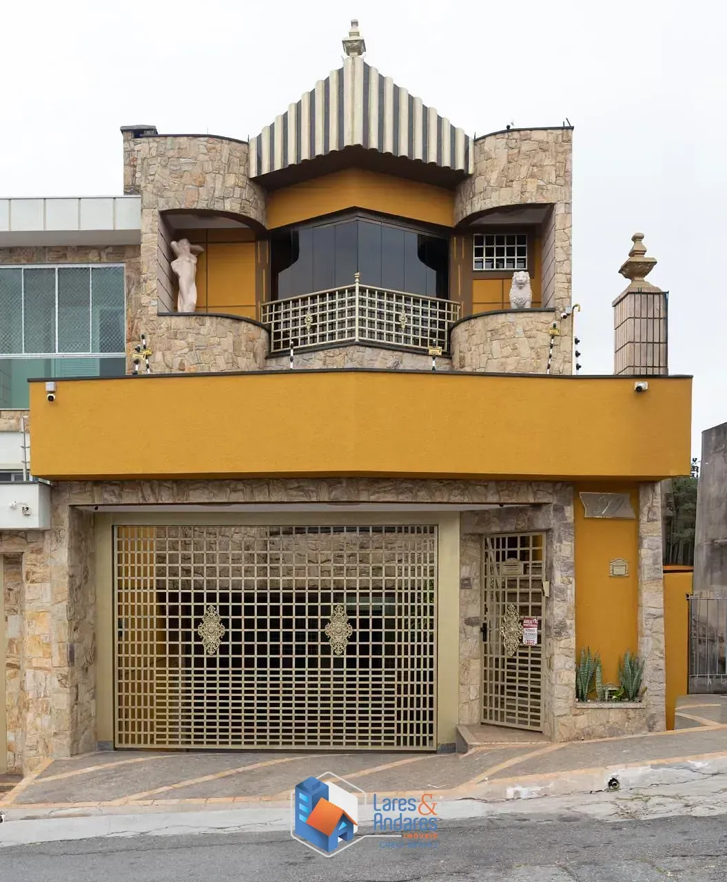 Foto do imóvel Sobrado para venda em Chácara Inglesa com 3 quartos, sendo 3 suítes, 300m² em Rua Marcos Frankenthal