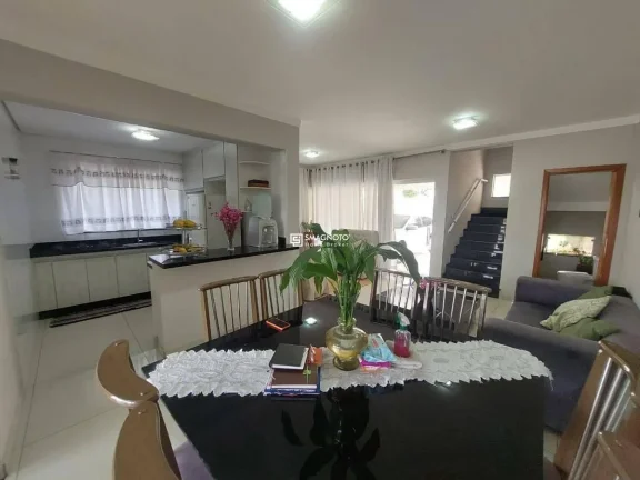 Imagem Sobrado com 3 dormitórios à venda, 213 m² por R$ 1.200.000,00 - Ondas - Piracicaba/SP