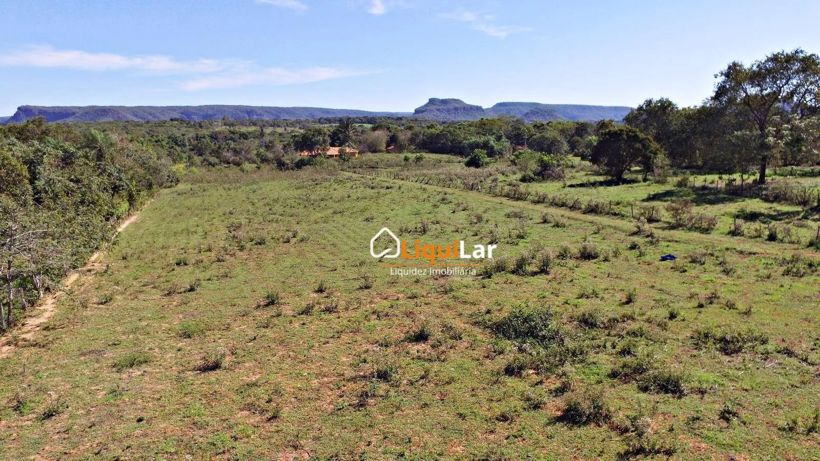 Imagem Chácara à Venda em Piraputanga com Fundo para o Rio Aquidauana, 6,5 Hectares e Casa Sede Completa