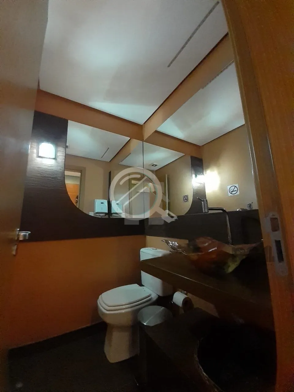 Imagem Apartamento de dois dormitórios sendo um suíte, living dois ambientes com churrasqueira, cozinha e...