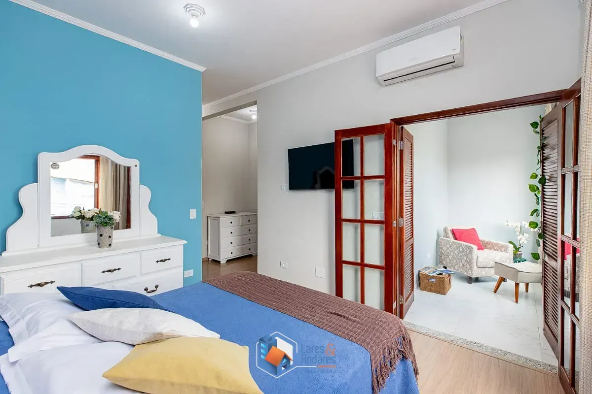 Imagem Sobrado para venda em Jardim Caravelas com 5 quartos, sendo 1 suíte, 200m²