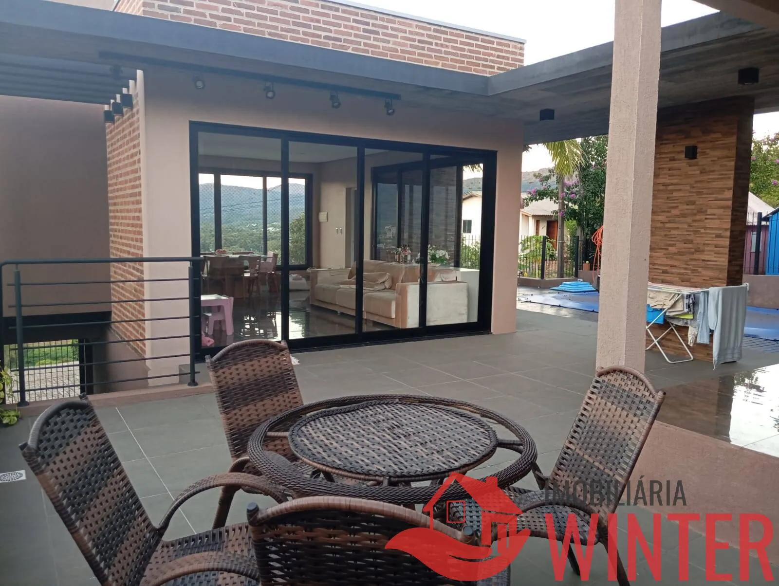 Imagem Linda casa + quiosque com 187,00m² no bairro Matiel, Feliz.