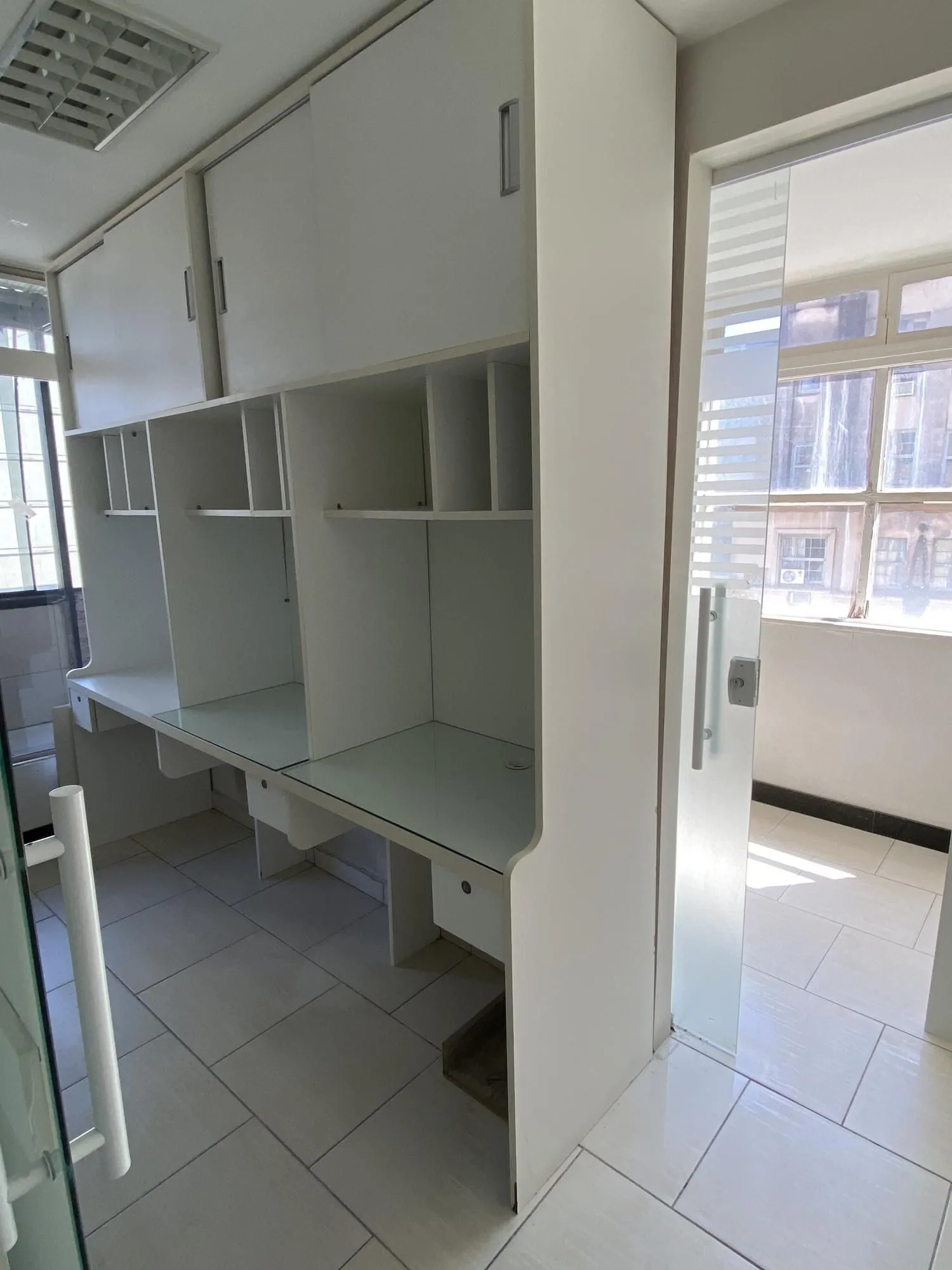 Imagem MÁFFER IMÓVEIS ALUGA EXCELENTE CONJUNTO COMERCIAL - ANDAR INTEIRO NO CENTRO DE PORTO ALEGRE 280m² de área privativa