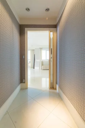 Imagem Apartamento à venda em Moema, com 3 suítes, 2 salas, 5 banheiros, 3 vagas de garagem, 124m².
