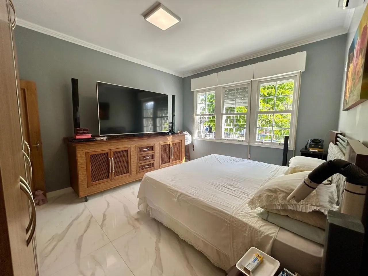 Imagem Casa 8 dormitórios, 5 banheiros e 6 vagas no Bairro São João Porto Alegre