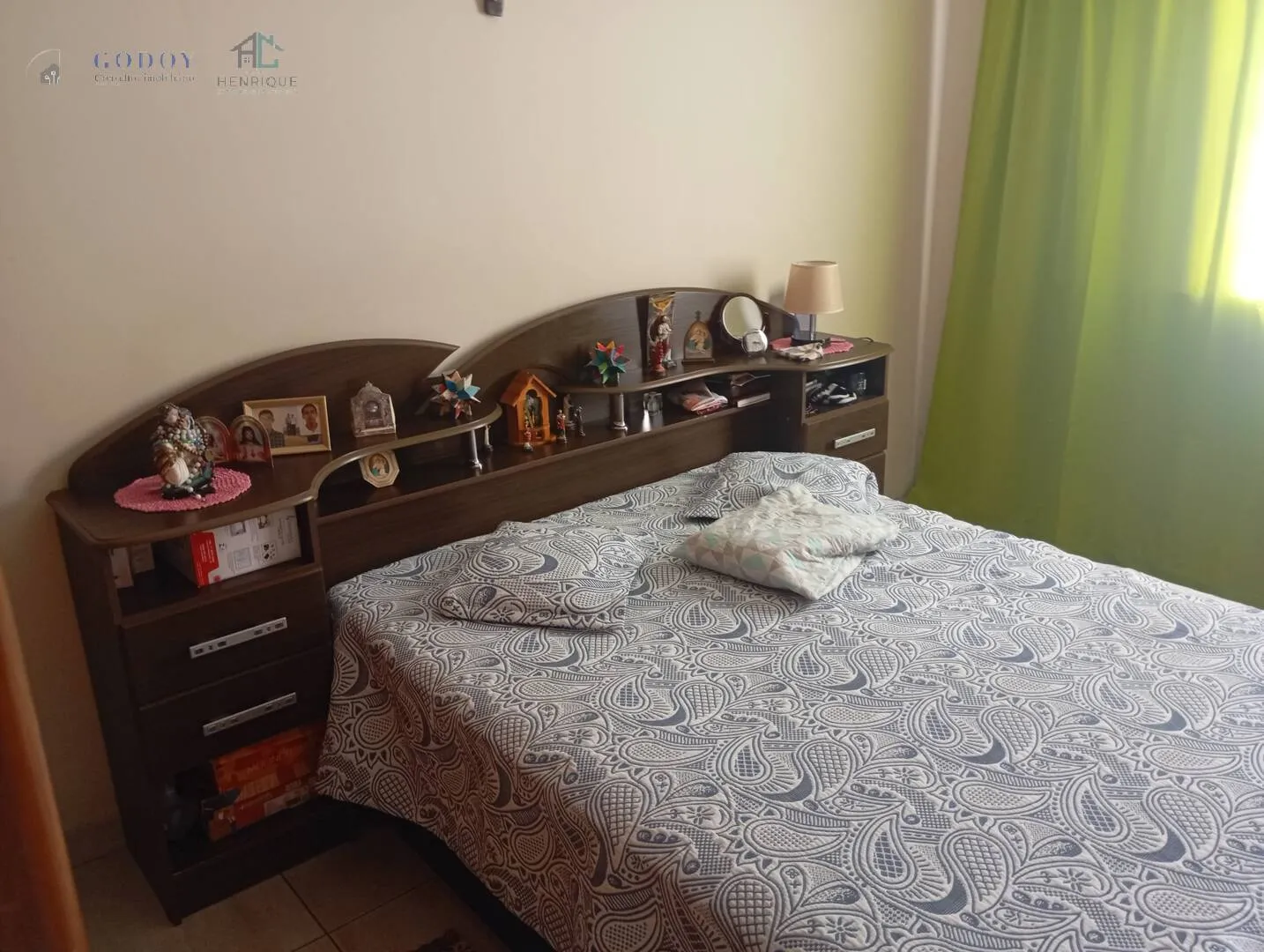 Imagem Imperdível! Sobrado com Suíte no Térreo + 2 Quartos e Garagem p/ 2 Carros.