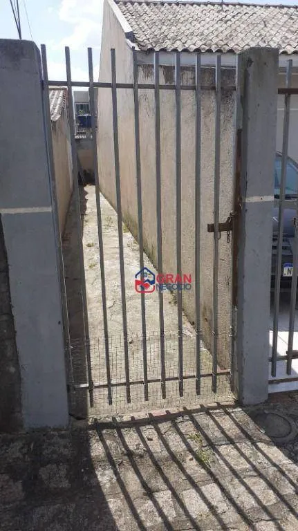 Imagem Casa com 2 Quartos, 3 Banheiros, Barracão e Casa nos Fundos com Entrada Independente