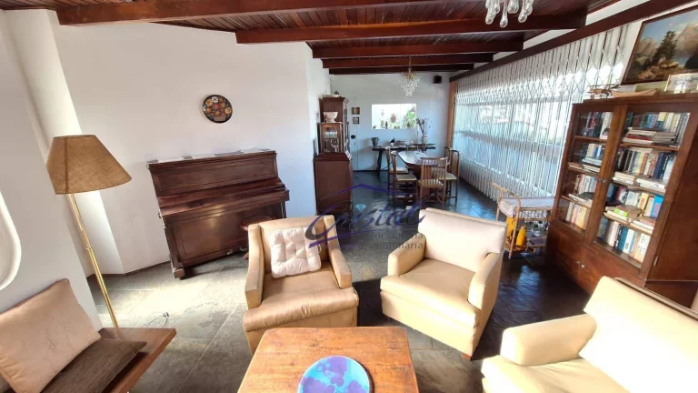 Imagem Casa térrea elevada com 4 quartos 4 suítes 4 vagas de garagem com piscina.