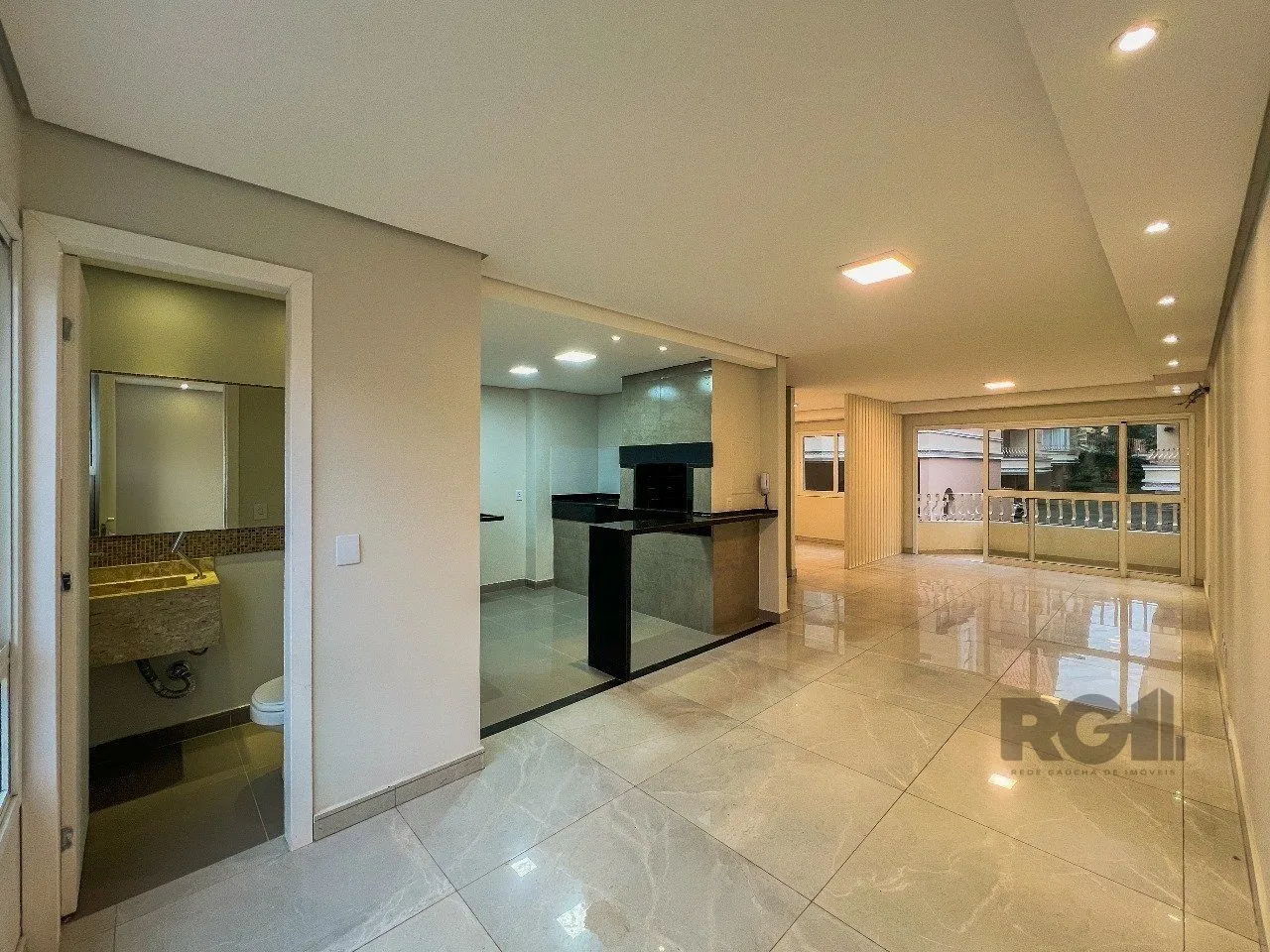 Imagem Casa em Condomínio no bairro Pedra Redonda - 5 dormitórios